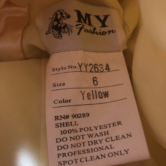 Unique Vintage Beaded Yellow Ballgown - Picture 15 of 17